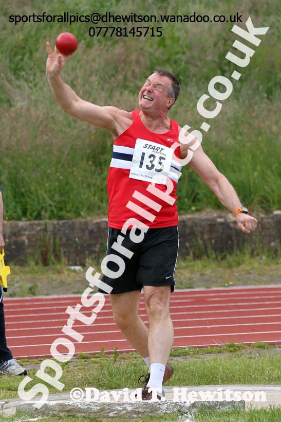 Shot putt, North East Masters Champs, Monkton Stadium,  Jarrow. Photo: David T. Hewitson/Sports for All Pics